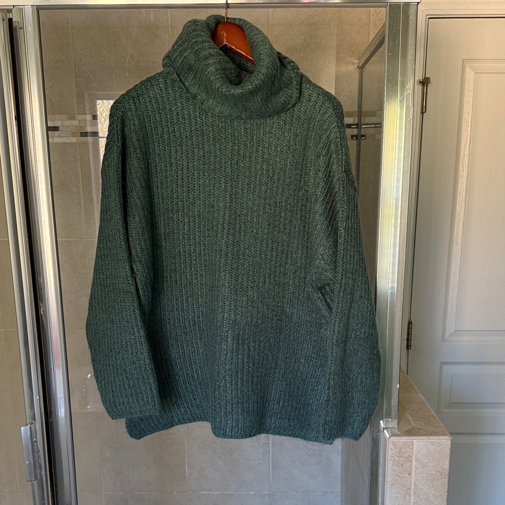 Masseys- Aqua Green Turtleneck Sweater - Size Medium